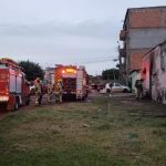 Após ameaças, agressor fura pneus e incendeia casa da namorada no DF