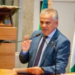 Daniel de Castro desafia a oposição em debate sobre porte de drogas no Plenário da CLDF