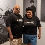 Alunos da rede pública expõem fotos de projeto da escola sobre identidade cultural