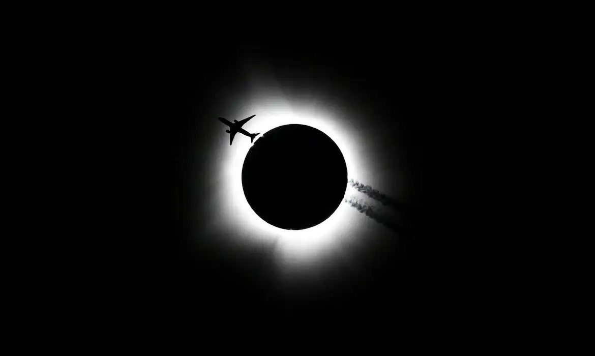 2024-04-08t215928z_1966258441_rc2l27ade58k_rtrmadp_3_solar-eclipse-usa