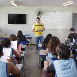 Alunos de Planaltina participam de aulas teóricas para obtenção da CNH