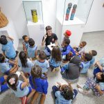 Programa leva estudantes para visitas guiadas no Museu de Arte de Brasília