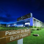 Palácio do Buriti e Torre de TV recebem iluminação especial do Abril Azul