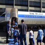 Projeto de escola pública do Plano Piloto leva estudantes para dentro de avião