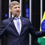 Moraes inclui Elon Musk em inquérito e deputado Marcel Van Hattem diz que decisão é “patética”