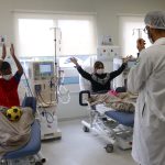 Sessões de fisioterapia complementam a hemodiálise no HCB