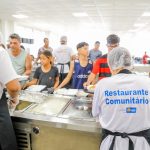 Restaurantes comunitários vão oferecer três refeições diárias para população em situação de rua