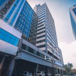 Os laços da Brasil Paralelo, que nega crise climática, na vice-prefeitura de Porto Alegre