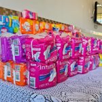Mulheres custodiadas recebem doação de 2 mil absorventes