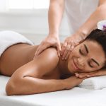 Conheça os benefícios de uma boa massagem relaxante