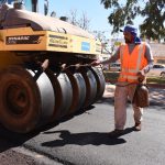 Trecho da Avenida Hélio Prates recebe novo pavimento asfáltico