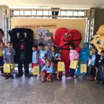 Teatro, jogos e brincadeiras ensinam sobre segurança no trânsito a mais de 1,5 mil alunos