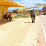 Estrutural recebe paradas de ônibus, saídas de água e novos meios-fios