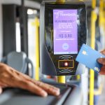 Em fase de testes, mais de 130 ônibus já circulam com pagamento digital