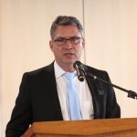 TJDFT inicia semana “Registre-se” com entrega de certidão a indígena