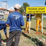 GDF intensifica combate ao descarte irregular de lixo com novas placas de sinalização
