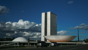 monumentos_brasilia_cupula_plenario_da_camara_dos_deputados3103201337-300x170
